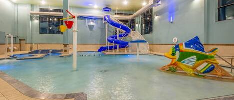 Una piscina cubierta