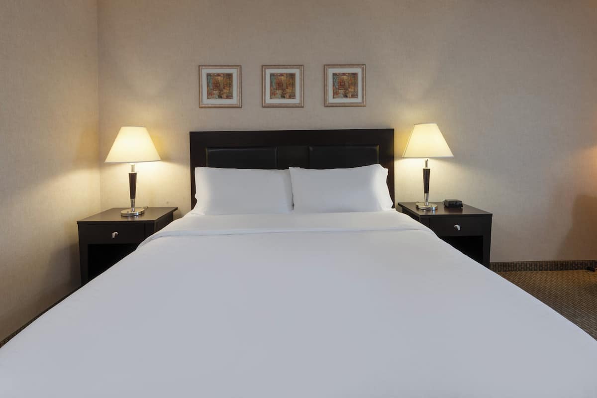 Safe på rommet, skrivebord og skrivebord for bærbar PC