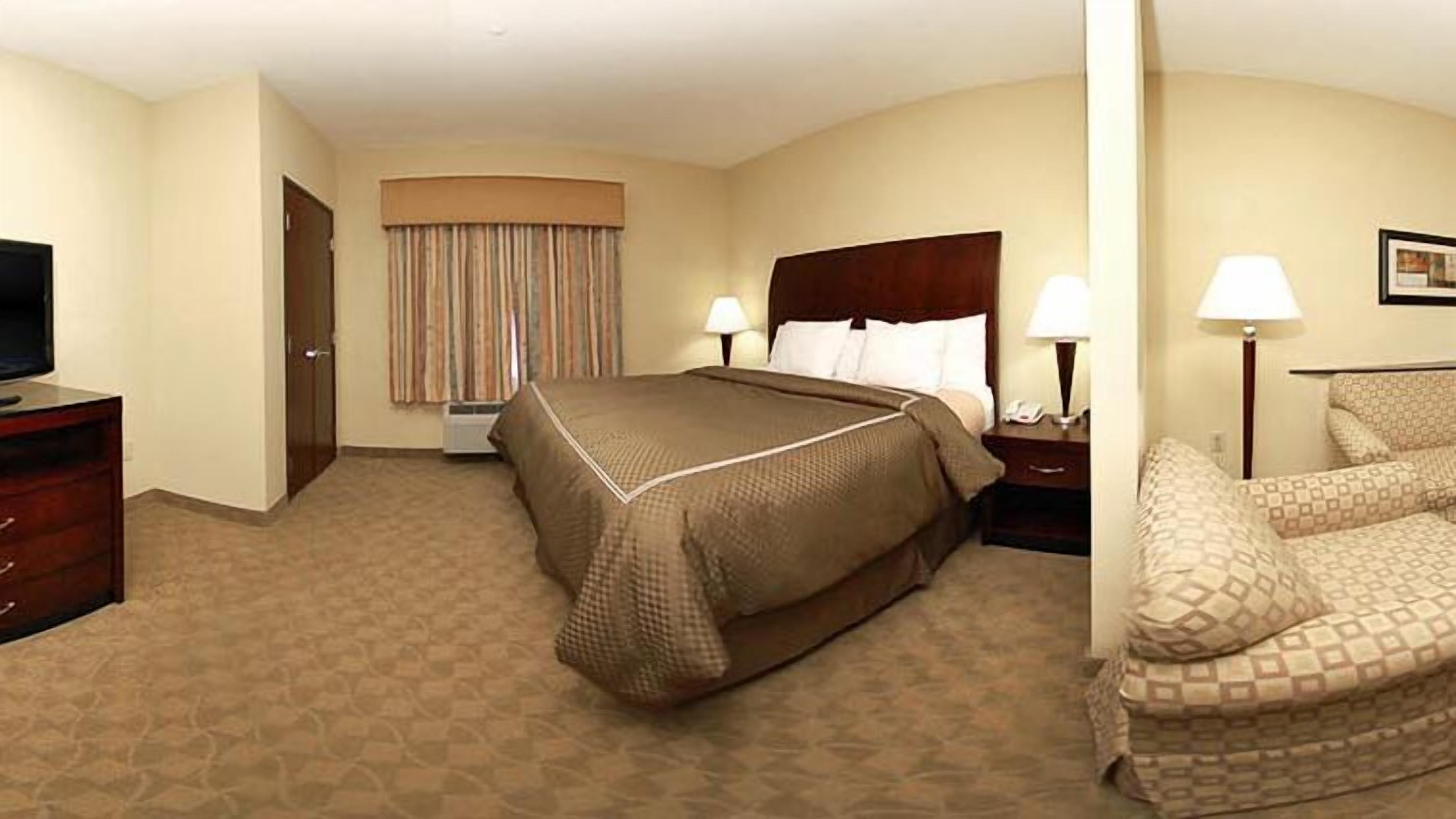 pillow-top beds, desk, iron/ironing board, free cots/infant beds