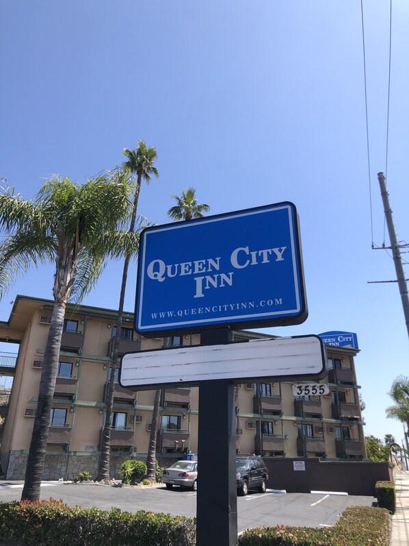 Exterior - Queencity Inn (Signal Hill)