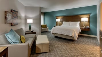 Hypo-allergenic bedding, in-room safe, desk, blackout curtains