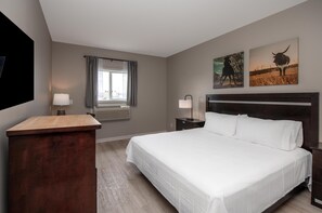 Room, 1 King Bed | Premium bedding, individually furnished, desk, laptop workspace - Coast Innisfail Hotel  (Innisfail)