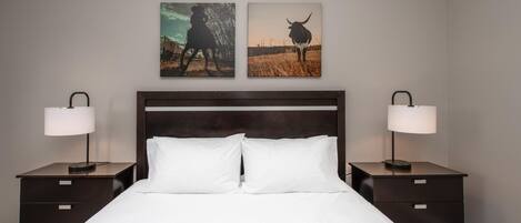 Kamar, 1 Tempat Tidur King | Seprai premium, dilengkapi dengan perabotan berbeda-beda, dan meja kerja