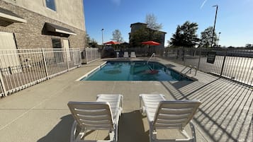 Seasonal outdoor pool, open 10:00 AM to 10:00 PM, pool loungers