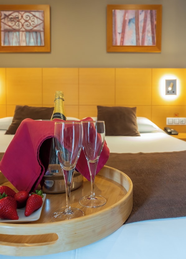 Minibar, coffres-forts dans les chambres, bureau, chambres insonorisées