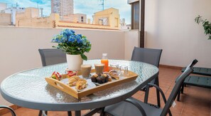 Junior Suite, Terrace | Minibar, in-room safe, desk, soundproofing
