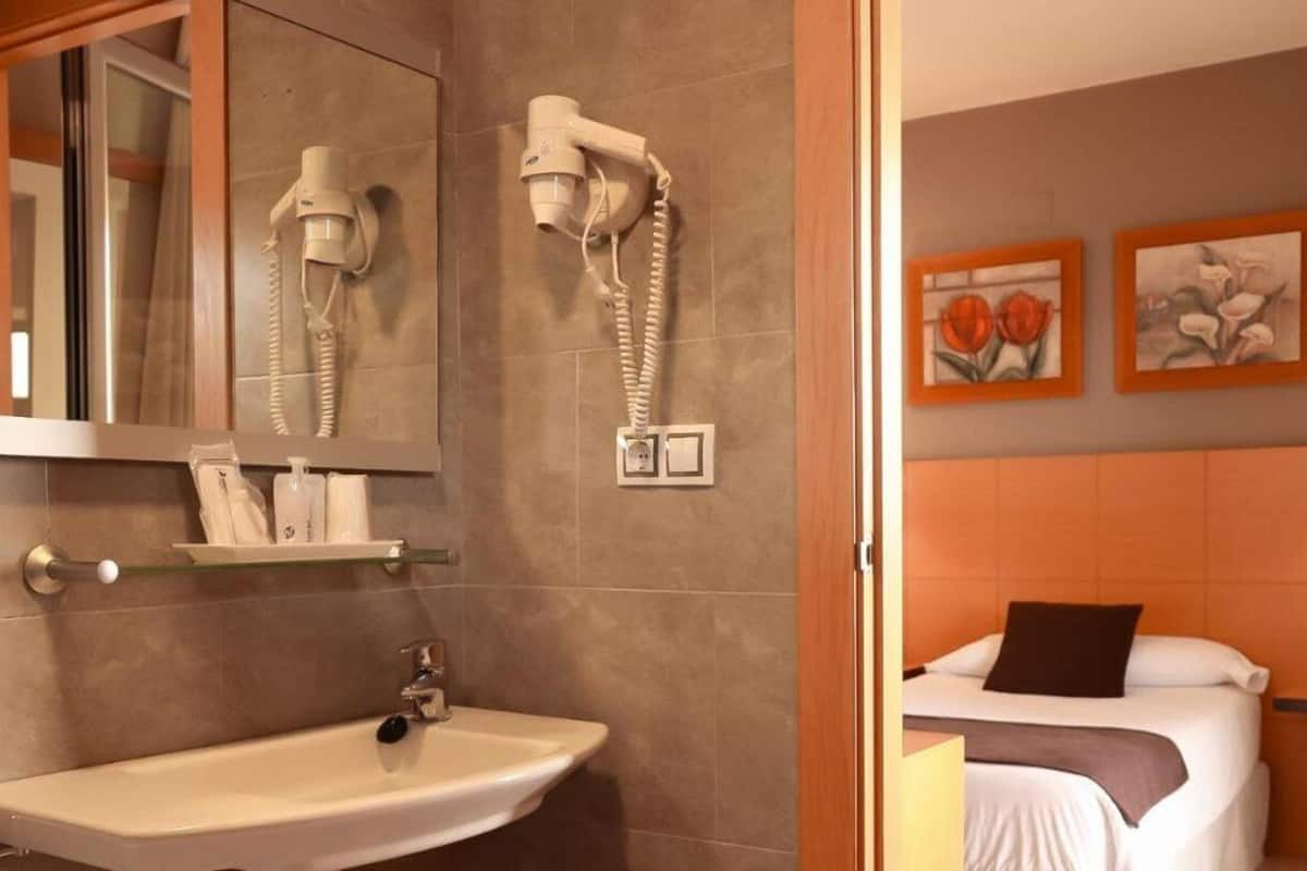 city room | minibar, in-room safe, desk, soundproofing