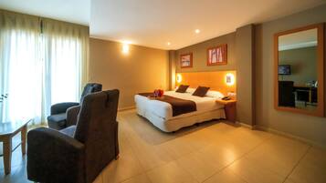 Junior Suite, Terrace | Minibar, in-room safe, desk, soundproofing