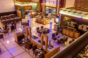 3 restaurantes, café da manhã, culinária internacional