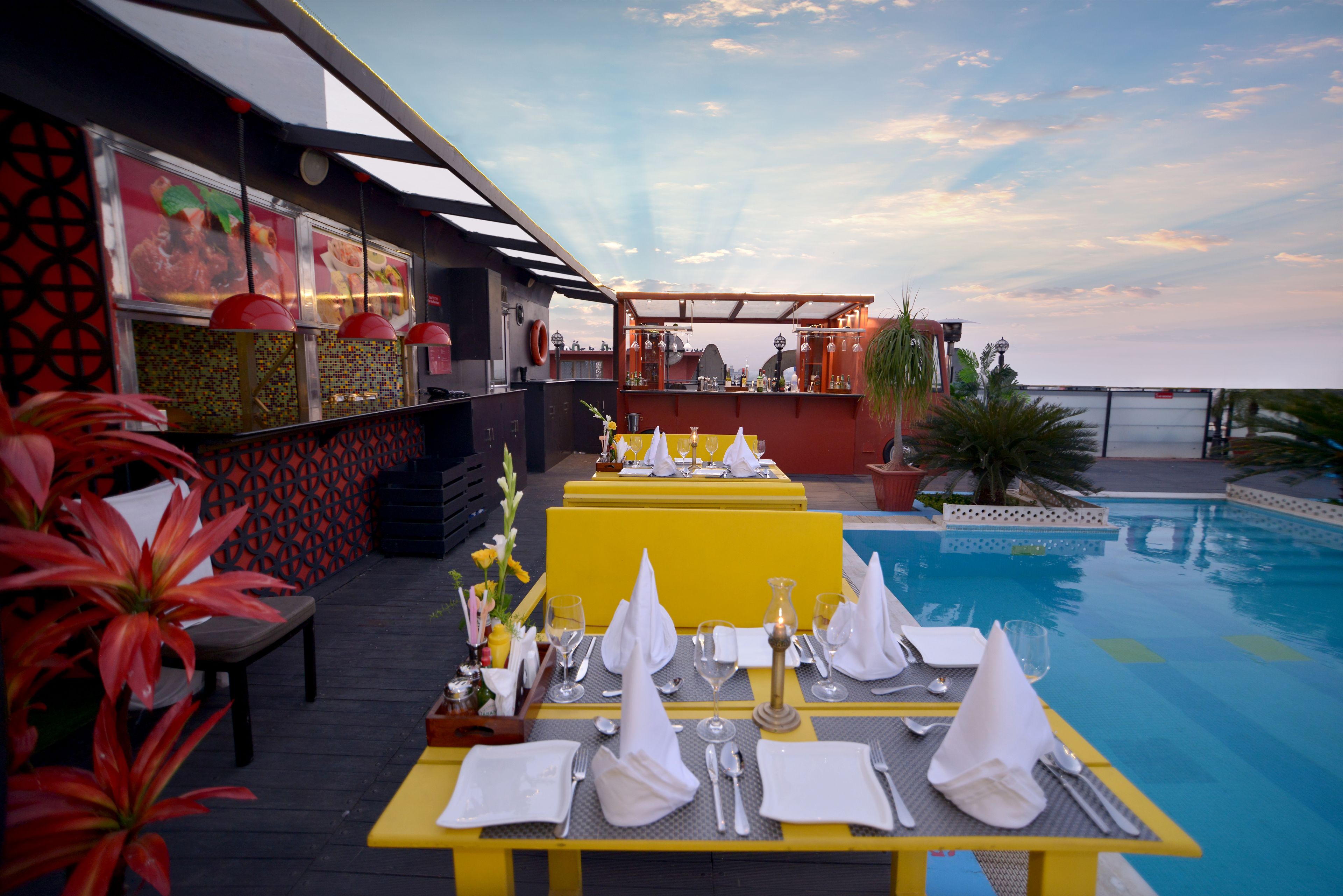 3 restaurants; breakfast, lunch, and dinner served