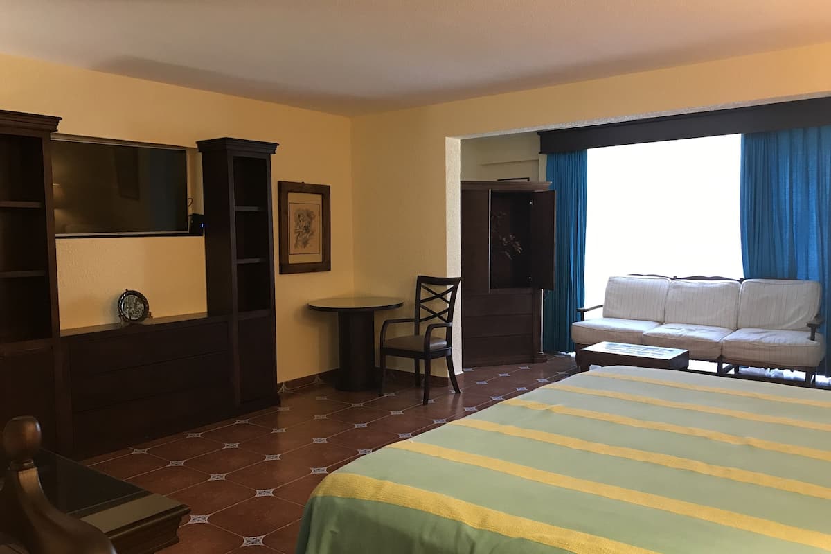 master suite | down duvets, in-room safe, blackout curtains, iron/ironing board