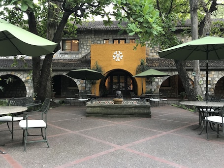 Entrada interior. Hotel Valles