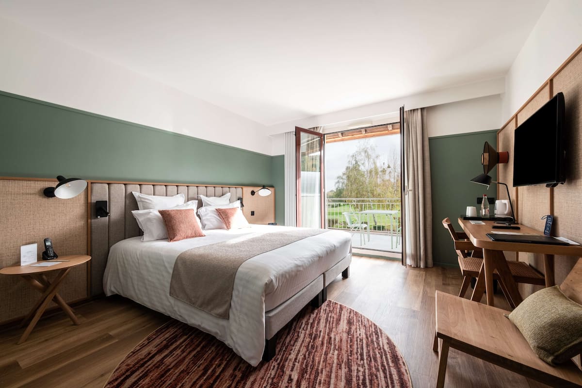 In-room safe, desk, free cribs/infant beds, free WiFi