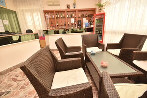 Café da manhã com buffet grátis todos os dias