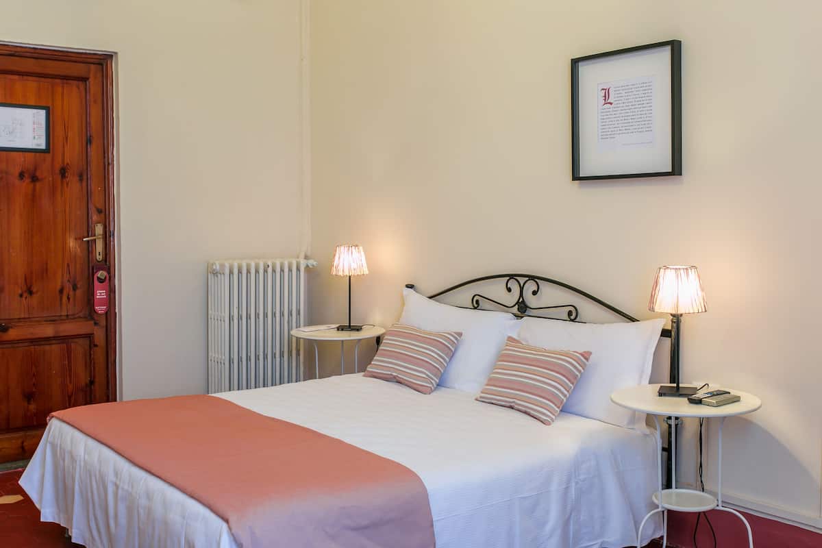 Comfort Double or Twin Room | Down duvets, desk, laptop workspace, free WiFi