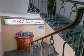 Interior entrance - Hotel D'Azeglio (Florence)