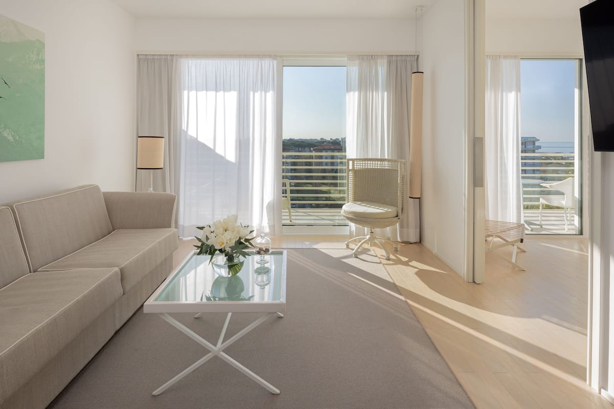junior suite, partial sea view (deluxe | with sofa bed) | in-room safe, desk, blackout curtains, soundproofing