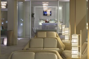 Coin salon dans le hall