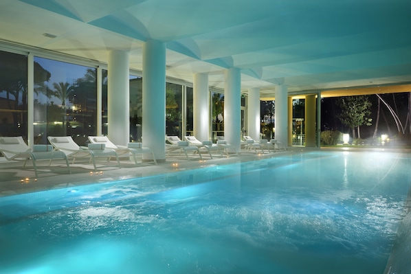 Indoor pool, seasonal outdoor pool, pool loungers