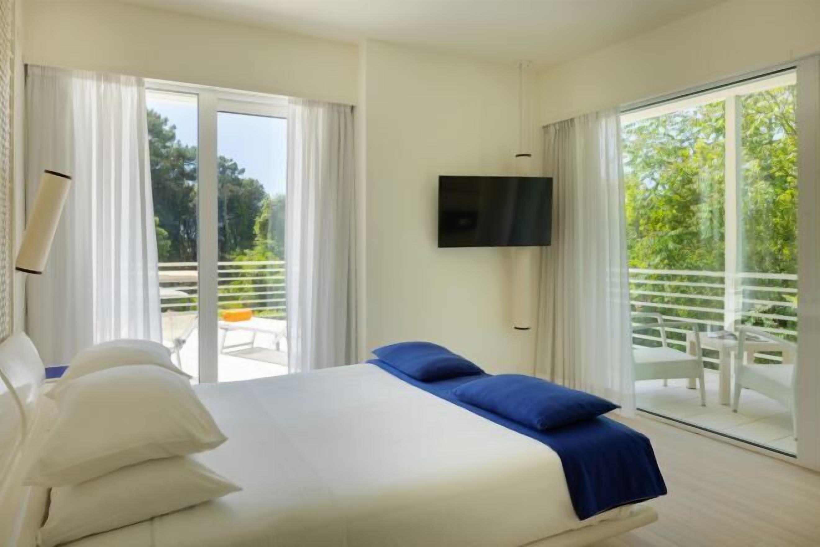 In-room safe, desk, blackout curtains, soundproofing