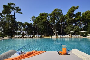 Indoor pool, seasonal outdoor pool, sun loungers