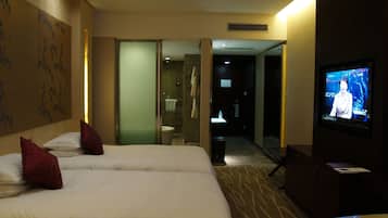 Deluxe Room, 2 Twin Beds | Minibar, in-room safe, desk, iron/ironing board