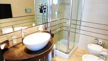 Bathtub, free toiletries, hair dryer, slippers