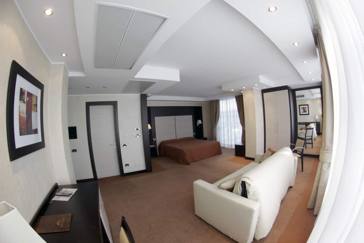 minibar, in-room safe, desk, soundproofing