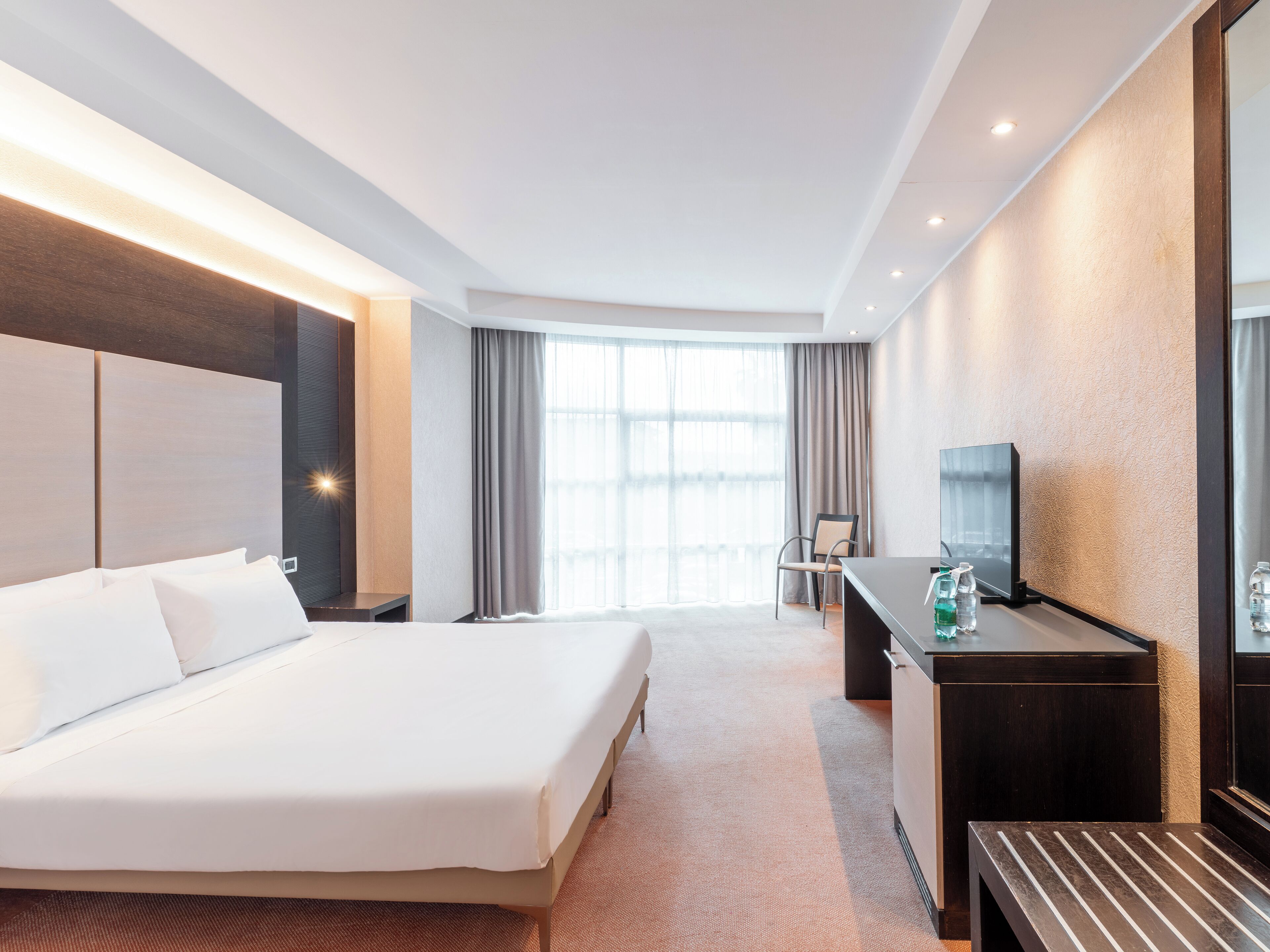 Doppia Superior | Minibar, una cassaforte in camera, una scrivania, insonorizzazione