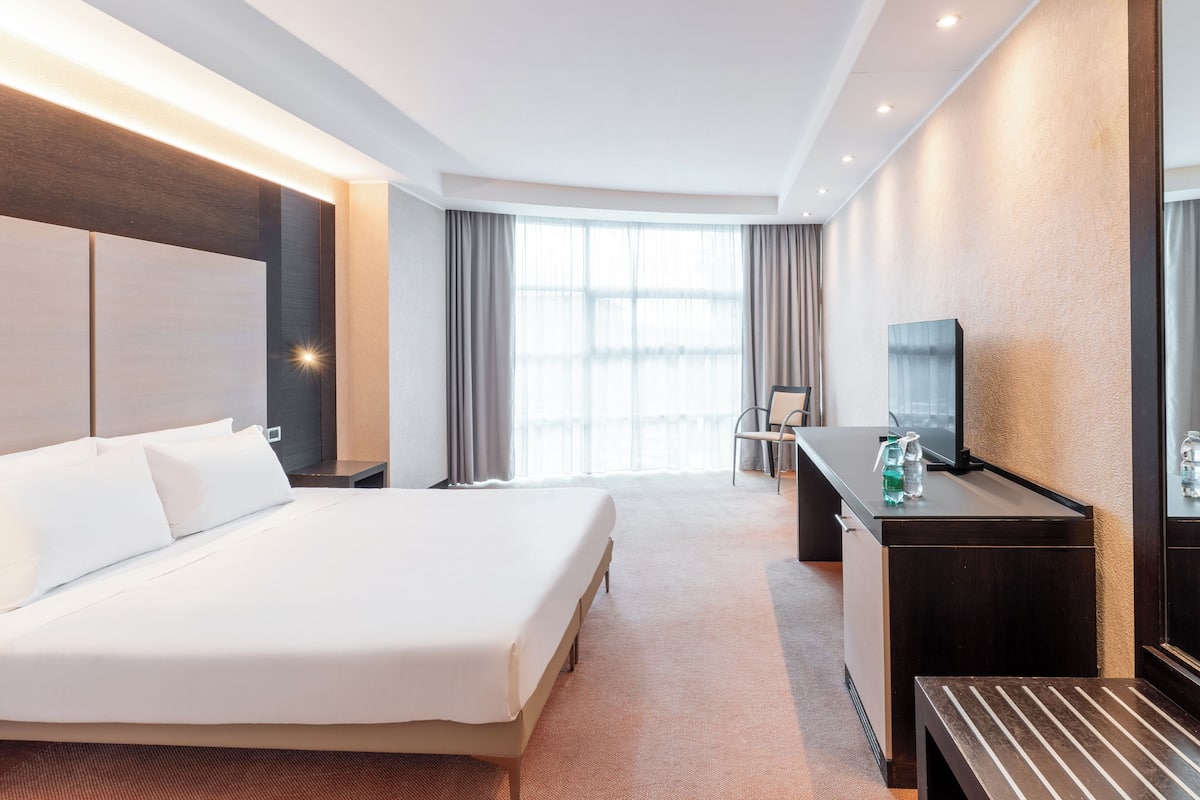 Superior Double Room | Minibar, in-room safe, desk, soundproofing