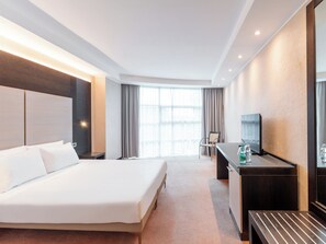 Superior Double Room | Minibar, in-room safe, desk, soundproofing - B&B Hotel Napoli San Mauro (Casalnuovo di Napoli)