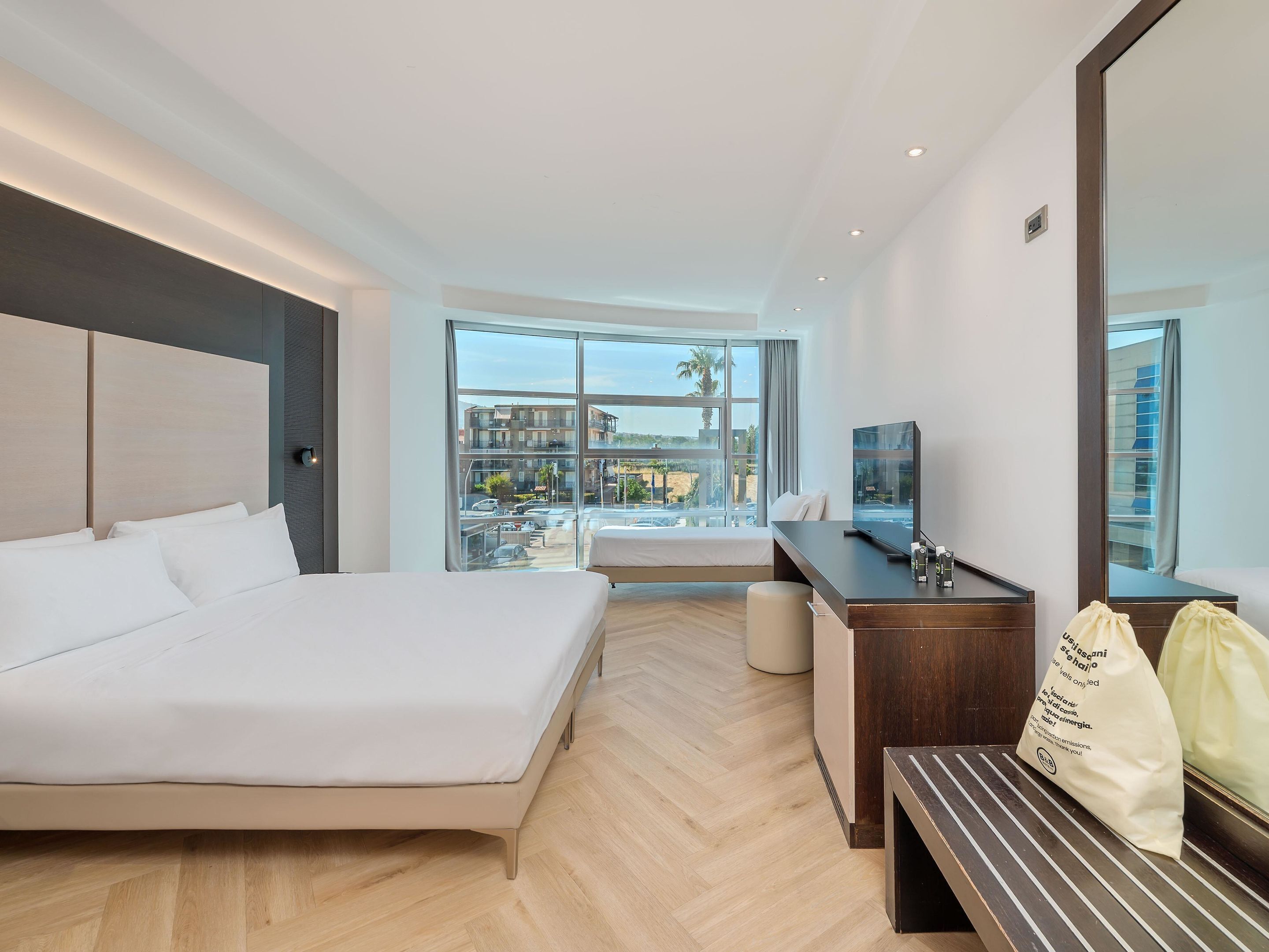 Tripla Standard | Minibar, una cassaforte in camera, una scrivania, insonorizzazione