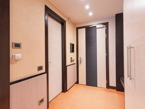 Minibar, in-room safe, desk, soundproofing - B&B Hotel Napoli San Mauro (Casalnuovo di Napoli)