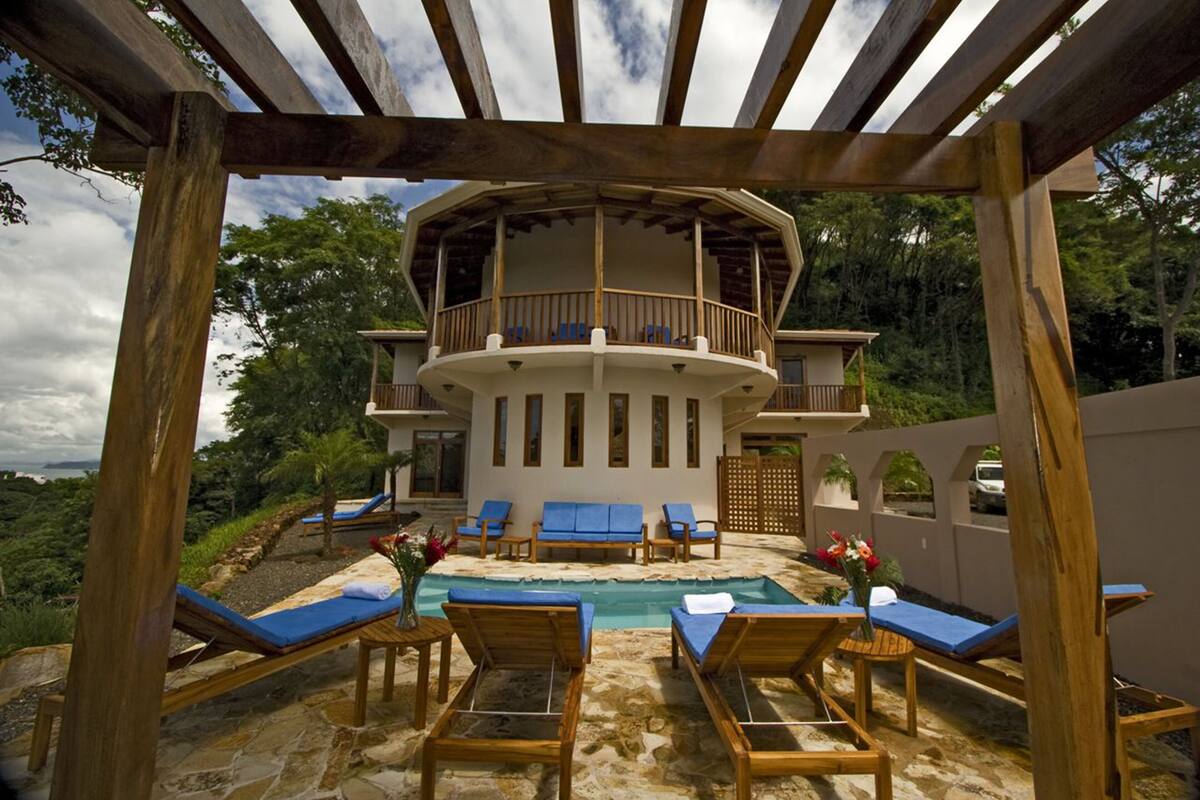 Villa, 4 Bedrooms (Cielo Bonito) | Premium bedding, in-room safe, individually decorated