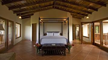 Villa, 4 Bedrooms (Cielo Bonito) | Premium bedding, in-room safe, individually decorated