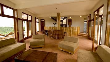 Villa, 4 Bedrooms (Cielo Bonito) | Premium bedding, in-room safe, individually decorated