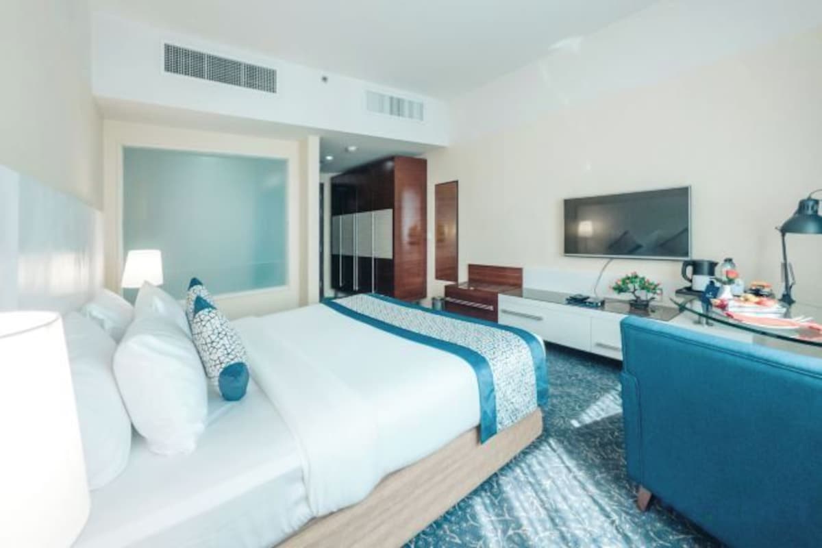 Superior Room With One King Bed