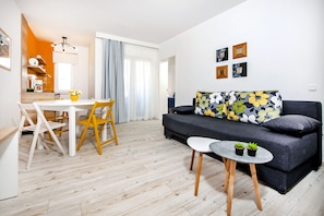 Apartment, 1 Bedroom | Living room | Flat-screen TV - Villa Marea (Rovinj)