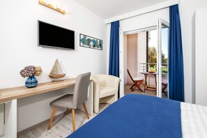 Double Room | In-room safe, desk, free WiFi, bed sheets - Villa Marea (Rovinj)