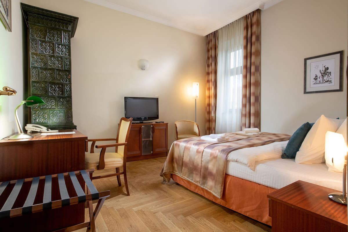 Standard Apartment | 2 bedrooms, in-room safe, desk, blackout drapes