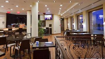 Morgenmadsbuffet hver dag (6 EUR pr. person)