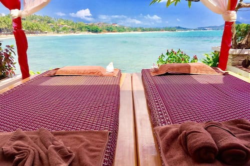 Couples treatment room(s), hot tub, Turkish bath/hammam, body treatments