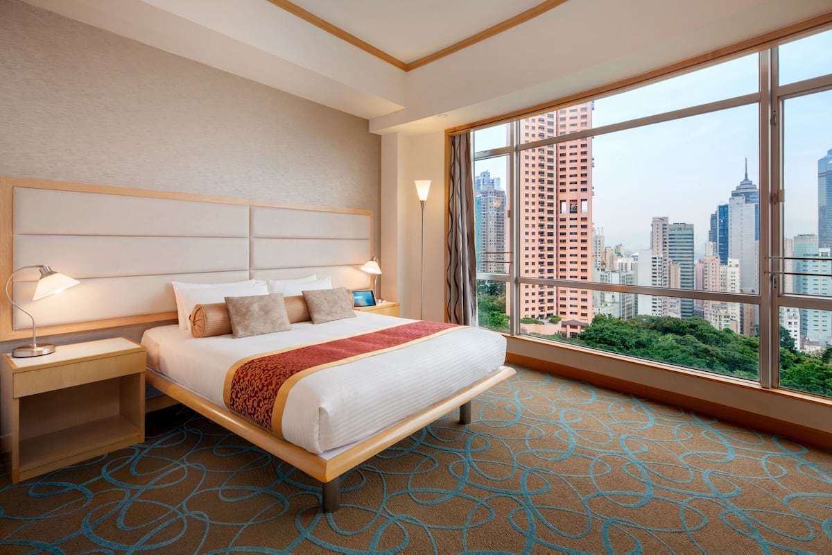 套房 (Garden) | 客房内保险箱、办公桌、遮光窗帘、熨斗/熨板