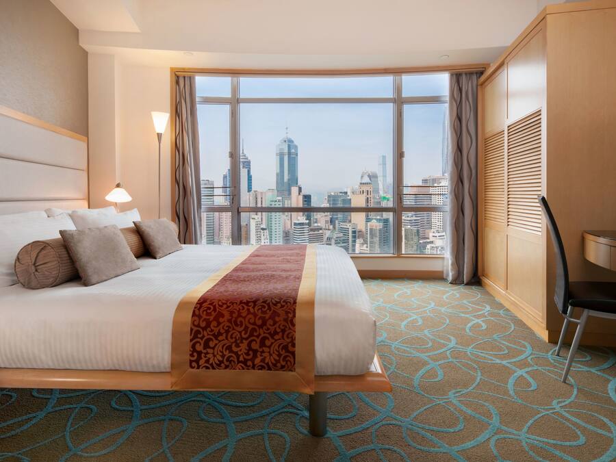 Suite (Garden) | Peti besi dalam bilik, meja, langsir/tirai gelap terus