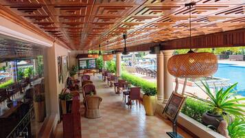 Lunch, dinner served; American cuisine, pool views