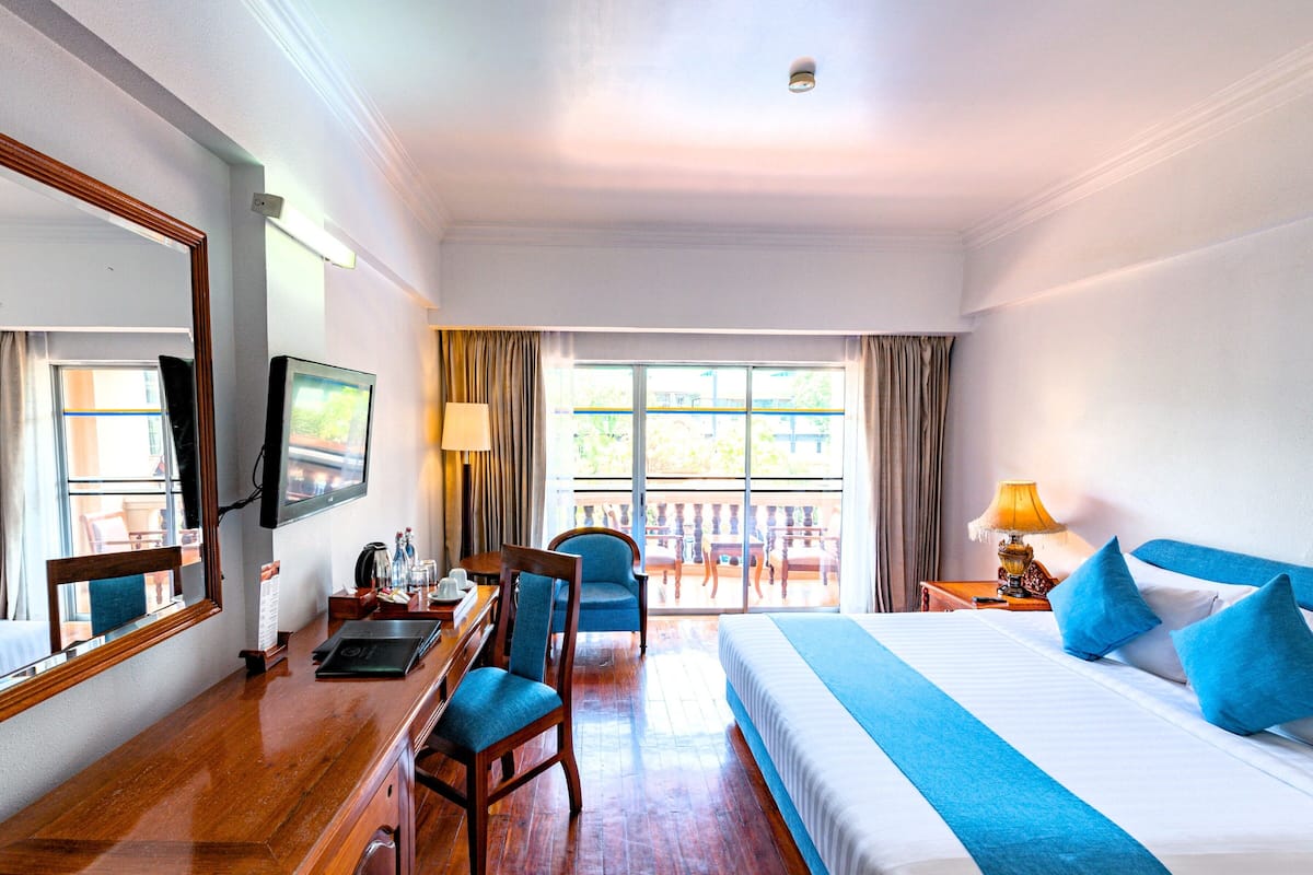 Superior Double Room, Balcony with City View | Minibar, safe på rommet, individuelt dekorert og individuelt innredet