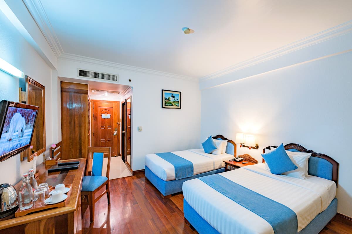 Minibar, in-room safe, individually decorated, individually furnished