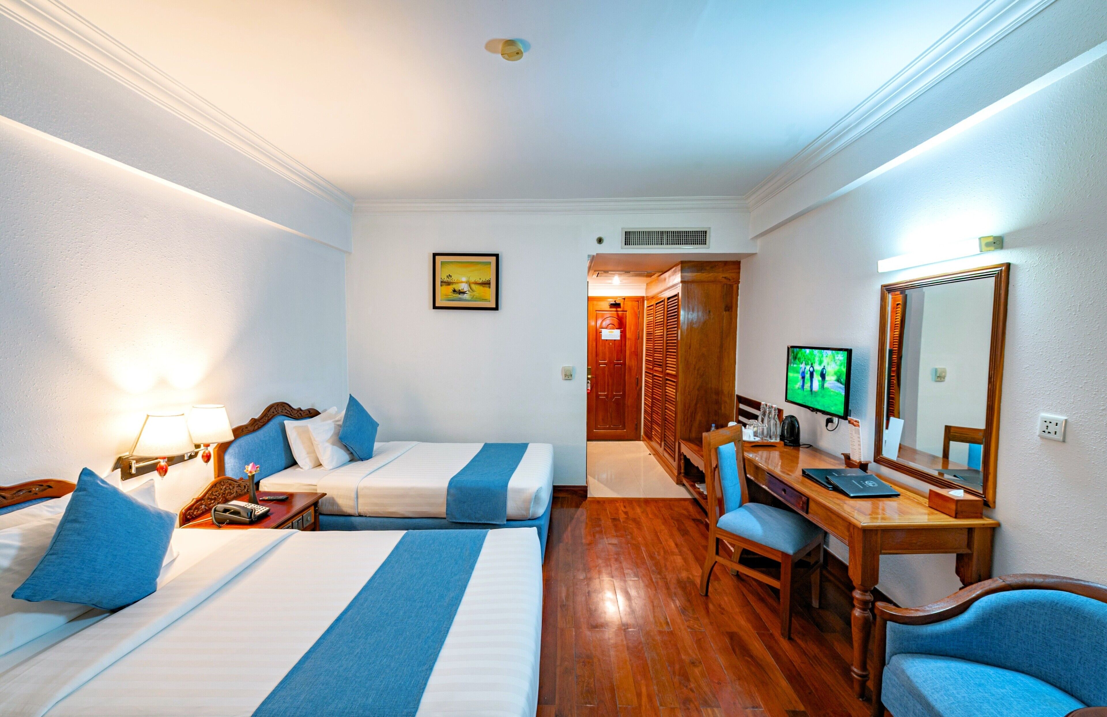 Minibar, in-room safe, individually decorated, individually furnished