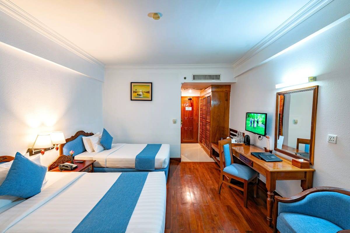 Minibar, in-room safe, individually decorated, individually furnished