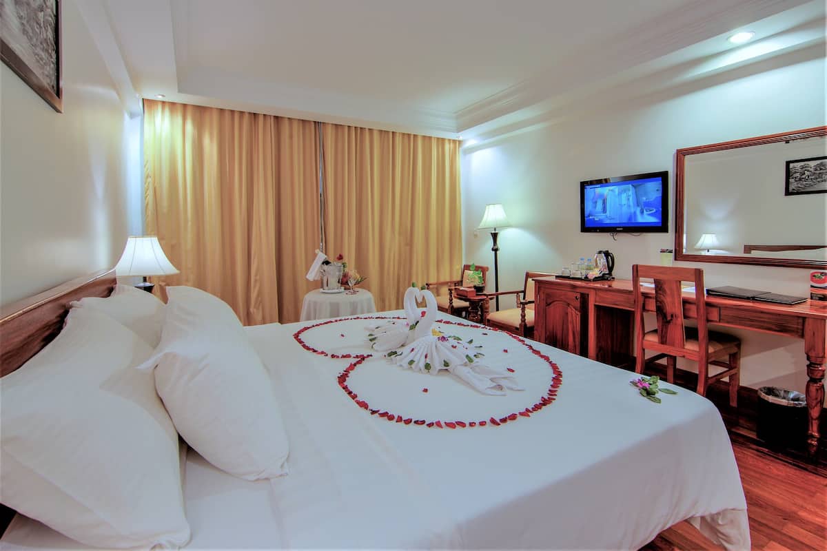 Minibar, in-room safe, individually decorated, individually furnished